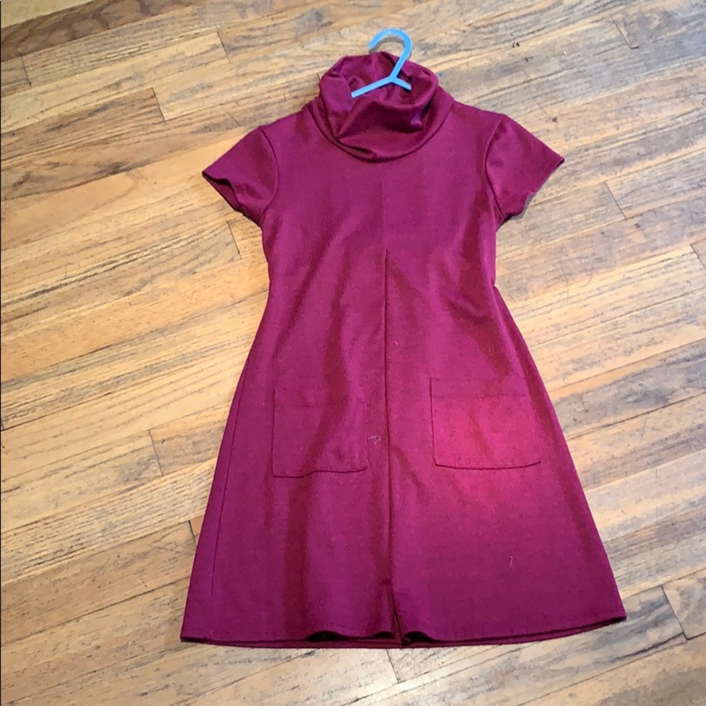 Red turtleneck dress w/ pockets short sleeve